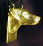 Doberman, natural ears, clicker pendant, side view